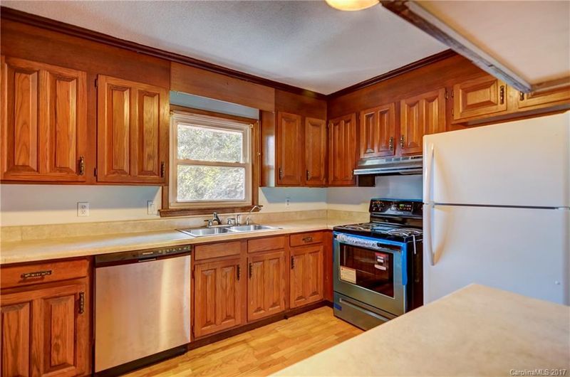10816 Parkton Rd, Charlotte, NC 28215