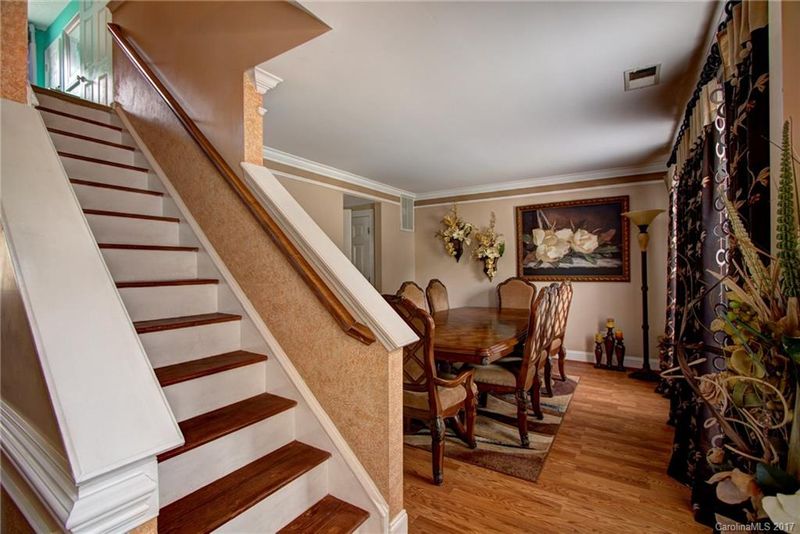 10031 Dunfries Rd, Matthews, NC 28105