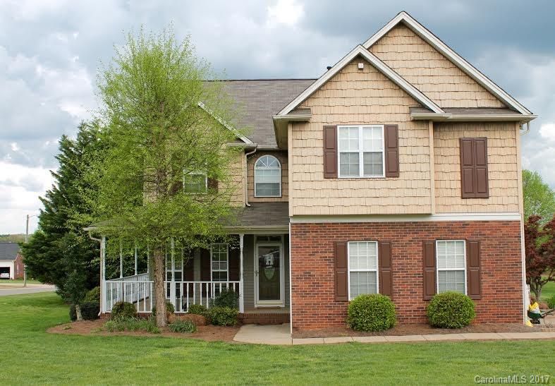 1880 Hunter Oaks Ln, Lincolnton, NC 28092