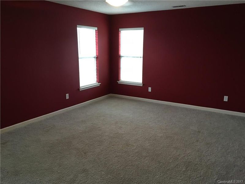 1880 Hunter Oaks Ln, Lincolnton, NC 28092