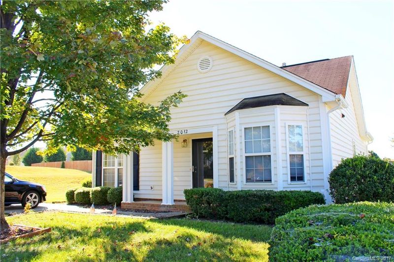 2012 Taras Trace Dr, Statesville, NC 28625