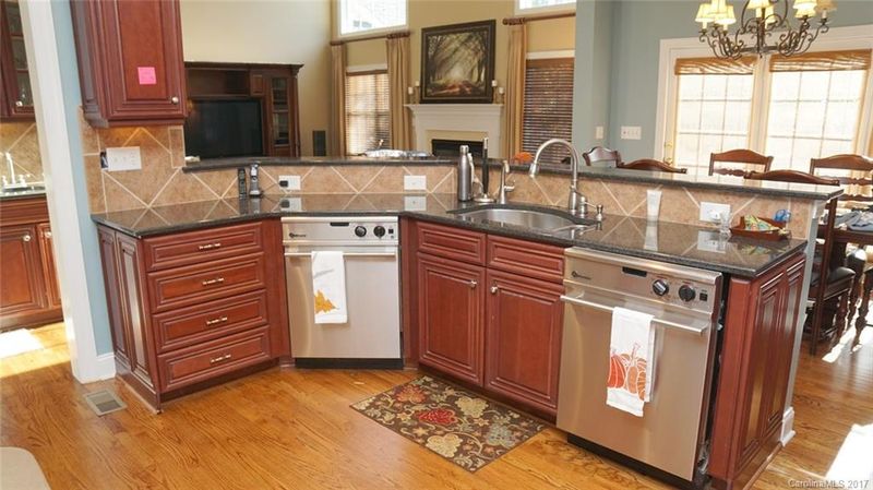 5920 Legacy Cir, Charlotte, NC 28277