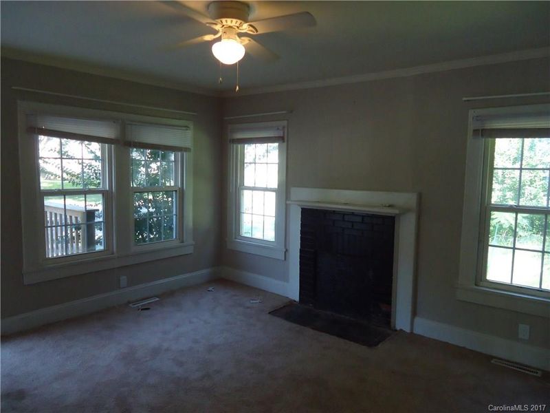 818 Rayon St, Charlotte, NC 28216