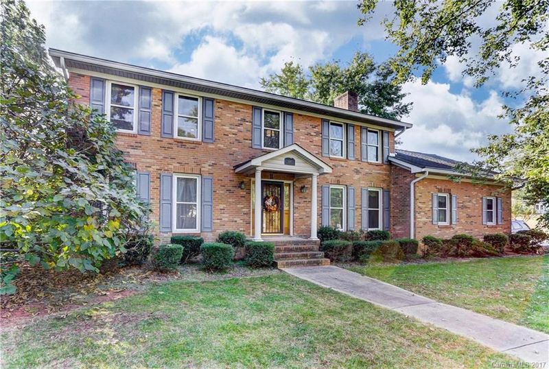 637 Pecanwood Rd, Charlotte, NC 28214