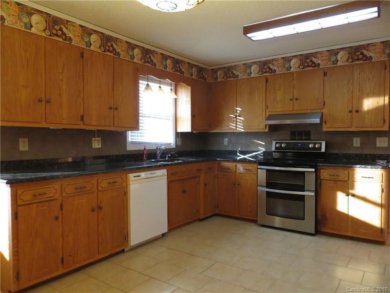 1579 Daniels Rd, Lincolnton, NC 28092