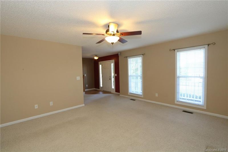 808 Carole Summey Dr, Dallas, NC 28034