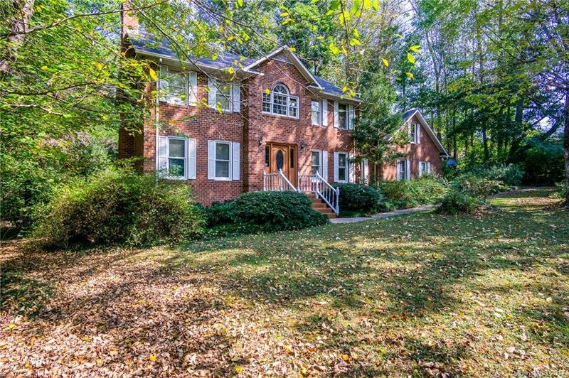 9921 Drawbridge Dr, Charlotte, NC 28215