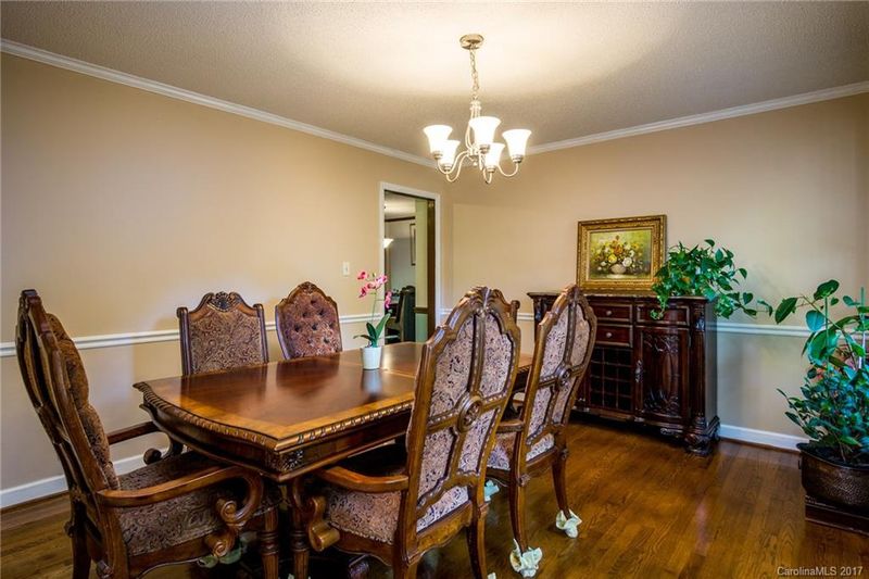 9921 Drawbridge Dr, Charlotte, NC 28215
