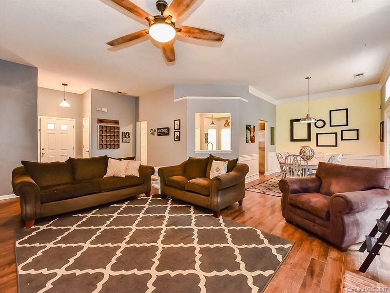 8608 Casa Ct, Charlotte, NC 28215