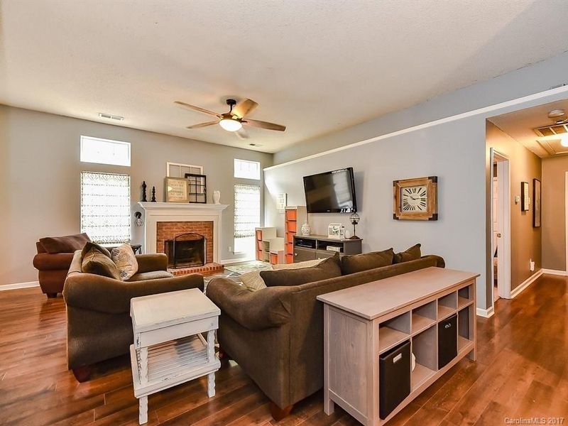 8608 Casa Ct, Charlotte, NC 28215