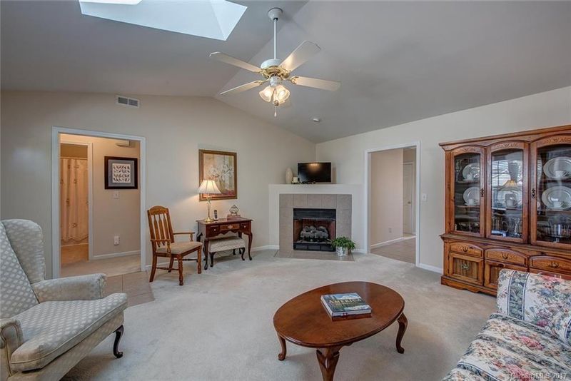 111 Dujon Ct, Mount Holly, NC 28120