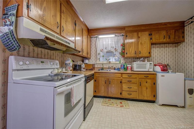 330 Stonehaven Ln, Gastonia, NC 28052