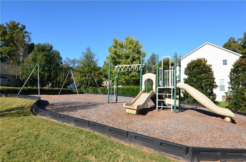 105 Willow Ct, Mount Holly, NC 28120