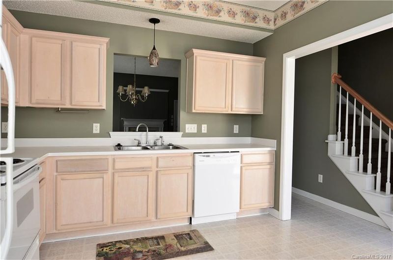 105 Willow Ct, Mount Holly, NC 28120