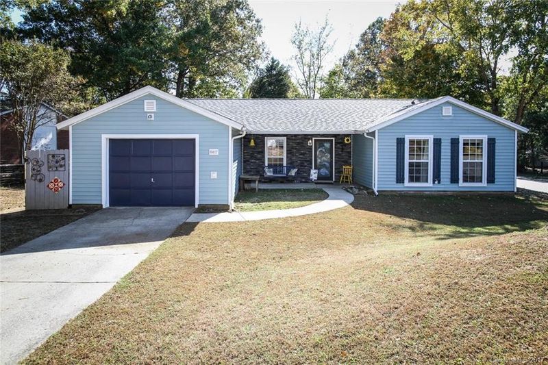 6417 Pineburr Ct, Charlotte, NC 28211