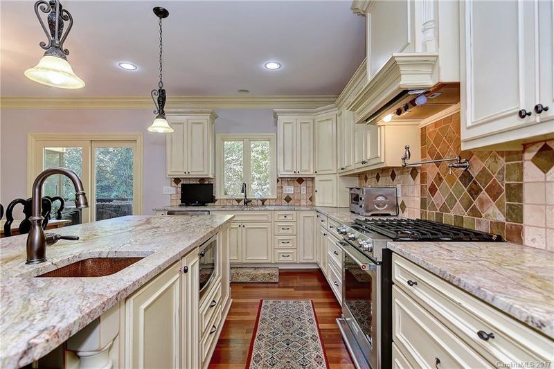 9428 Hampton Oaks Ln, Charlotte, NC 28270