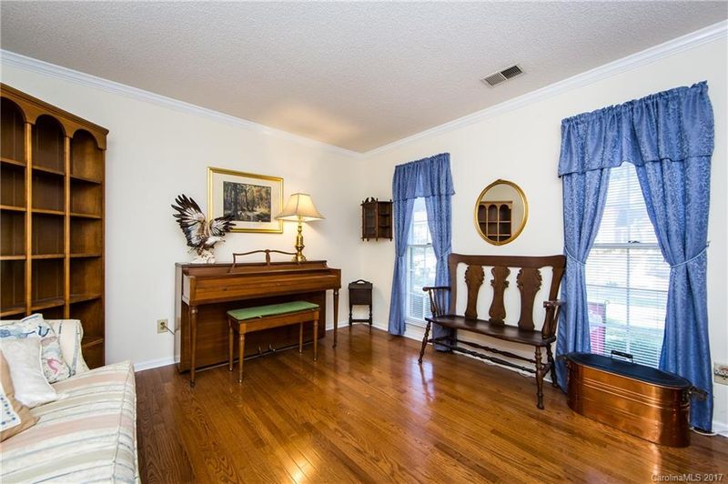 2009 Glendalough Ln, Matthews, NC 28105