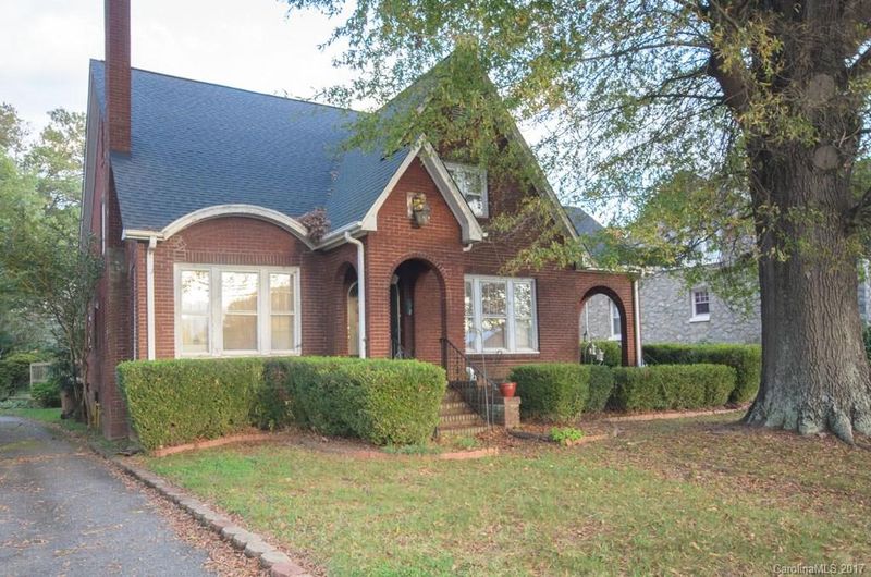 710 N Aspen St, Lincolnton, NC 28092