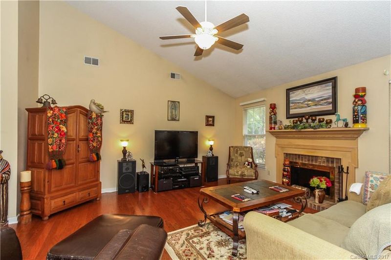 6711 Mounting Rock Rd, Charlotte, NC 28217