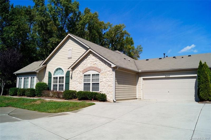 2423 Coltsview Ln, Matthews, NC 28105