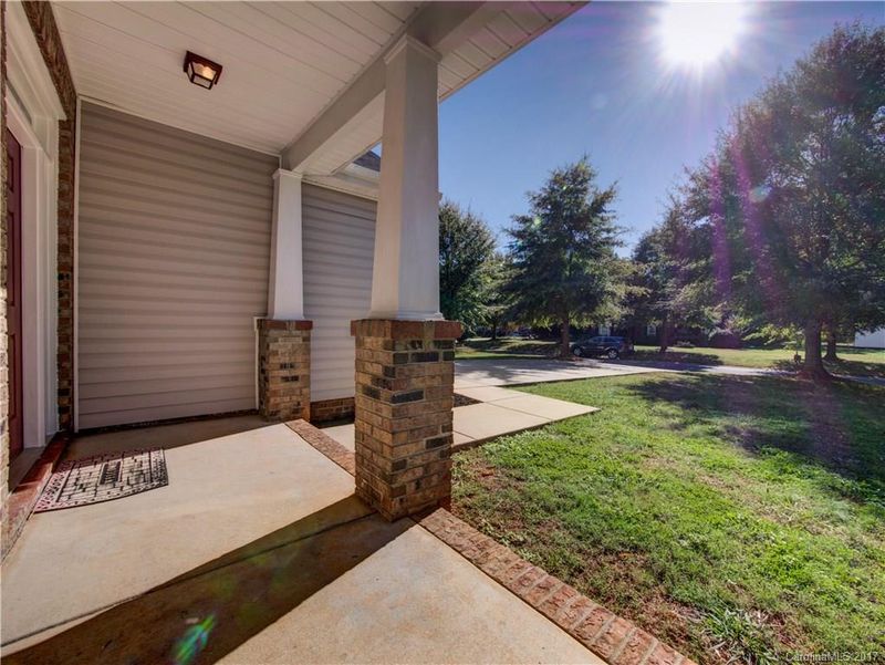 6038 Fox Crossing Dr, Charlotte, NC 28216