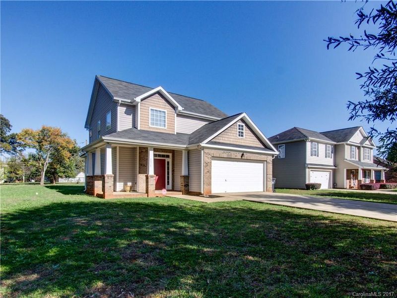 6038 Fox Crossing Dr, Charlotte, NC 28216