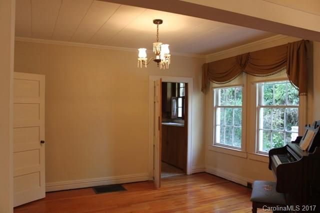 42 Calhoun St, Great Falls, SC 29055