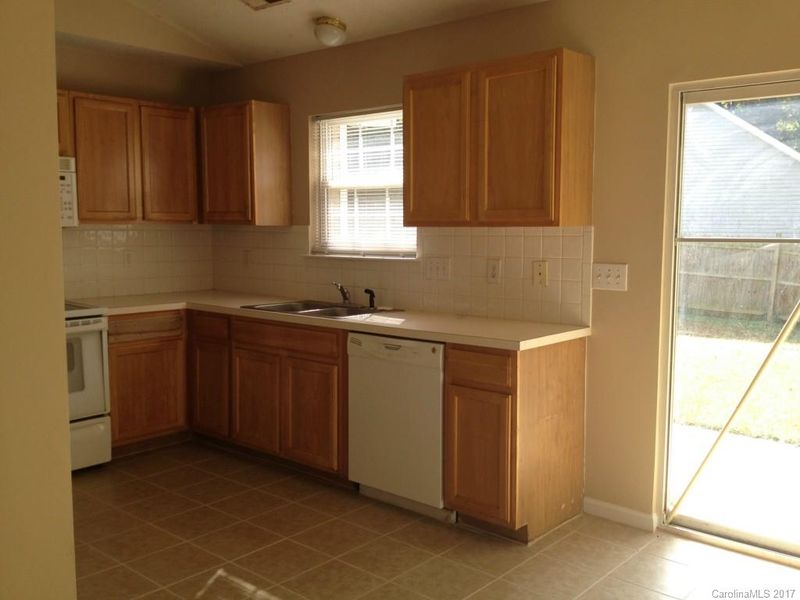 1162 Summit Hills Dr, Charlotte, NC 28214