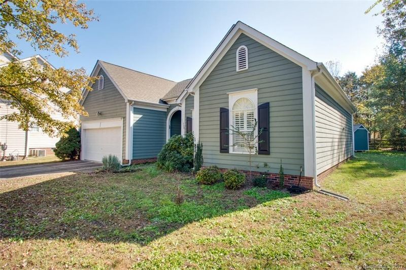 11208 Laurel View Dr, Charlotte, NC 28273
