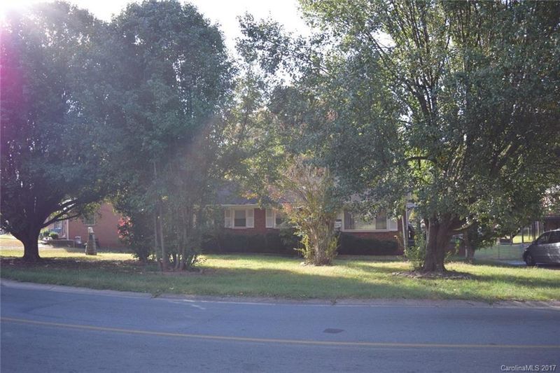 4410 Hidden Valley Rd, Charlotte, NC 28213