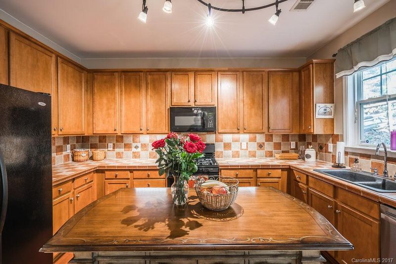 9520 Brighthaven Ln, Charlotte, NC 28214