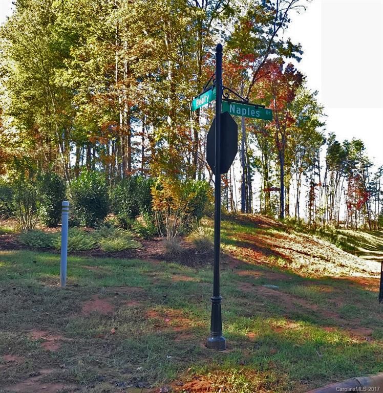 900 Naples Dr, Davidson, NC 28036