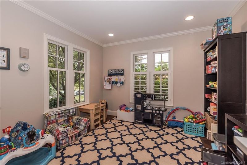1645 Sterling Rd, Charlotte, NC 28209