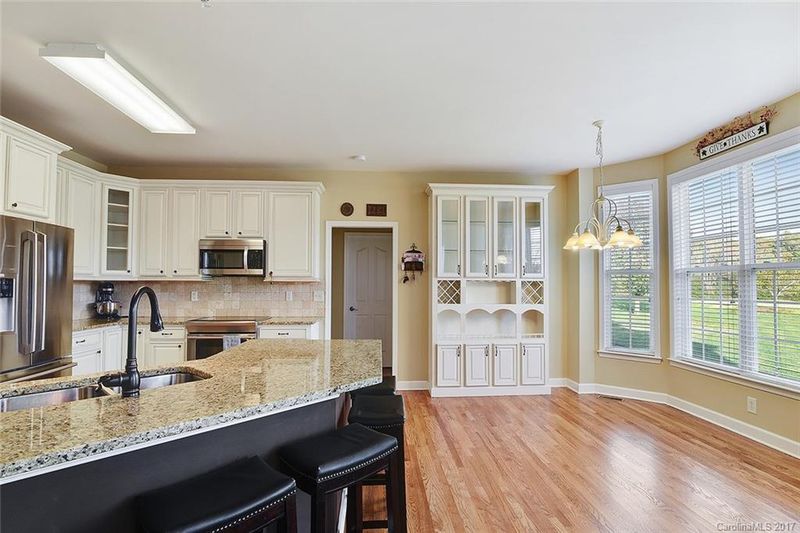 8217 Glamorgan Ln, Matthews, NC 28104