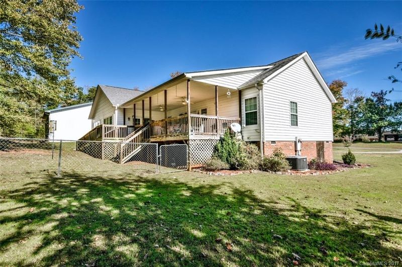 136 Summertree Dr, Troutman, NC 28166