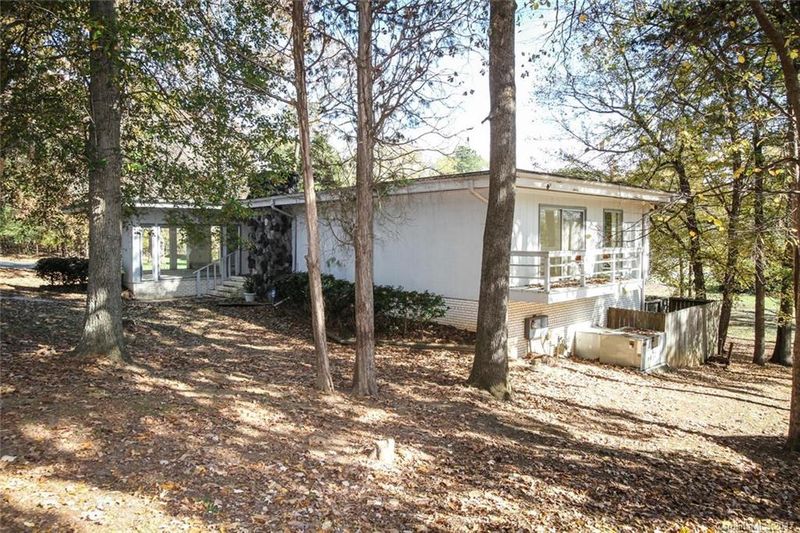 5601 Merrymount Dr, Charlotte, NC 28226