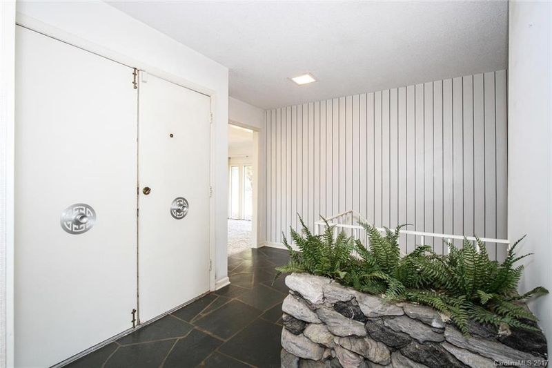5601 Merrymount Dr, Charlotte, NC 28226