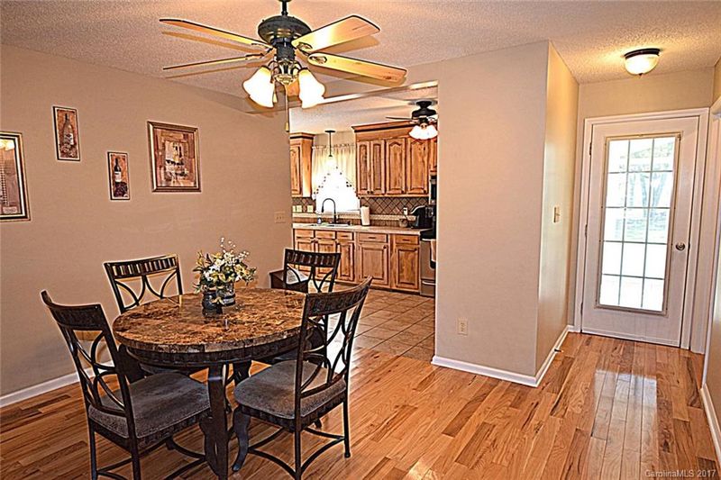 2557 Gold Rush Dr, Lincolnton, NC 28092