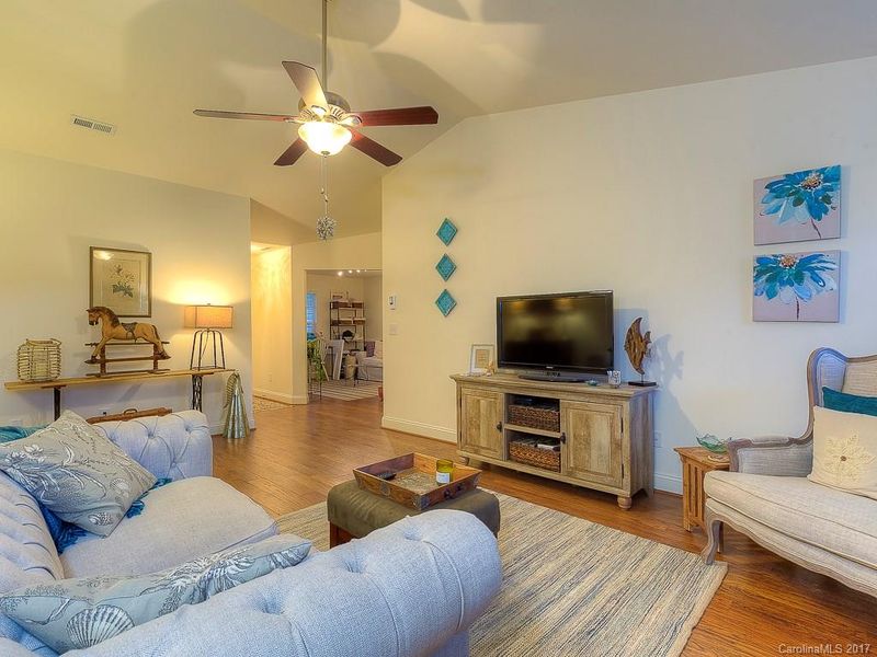 233 Forest Oak Dr #136, Clover, SC 29710