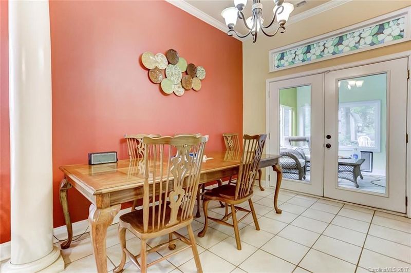 2027 David Earl Dr, Charlotte, NC 28213