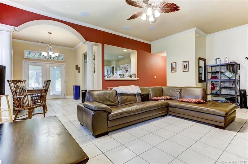 2027 David Earl Dr, Charlotte, NC 28213