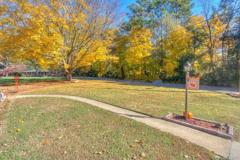 204 Hillcrest Dr, Huntersville, NC 28078