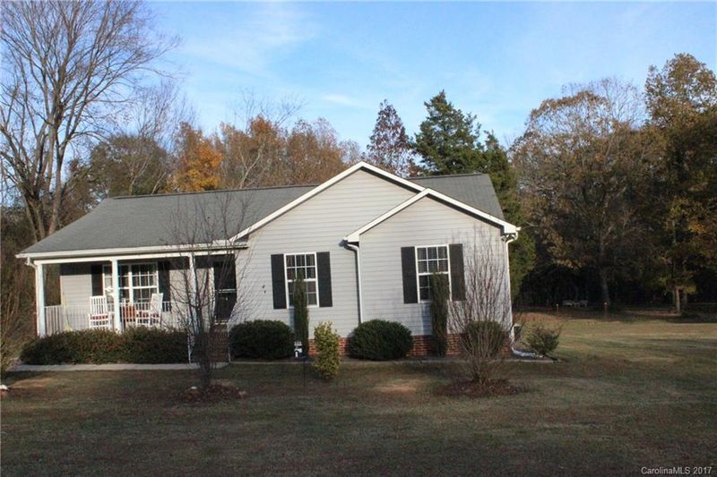 2982 Kingsburry Rd, Clover, SC 29710