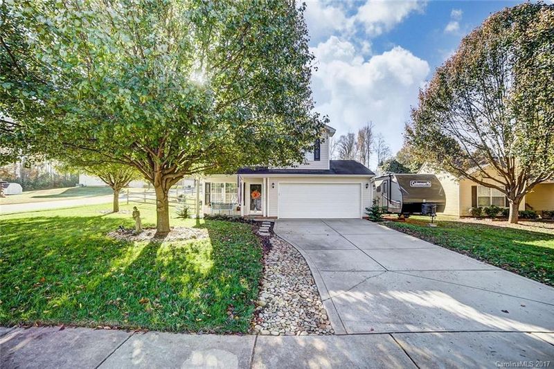 1304 River Run Rd, Lowell, NC 28098