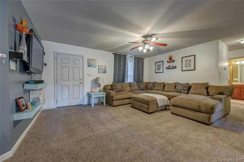 1002 Groves St, Kings Mountain, NC 28086