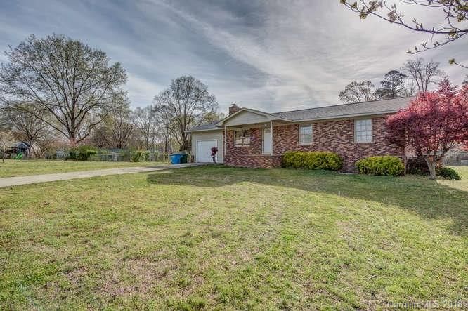 107 Chadwick Dr, Bessemer City, NC 28016