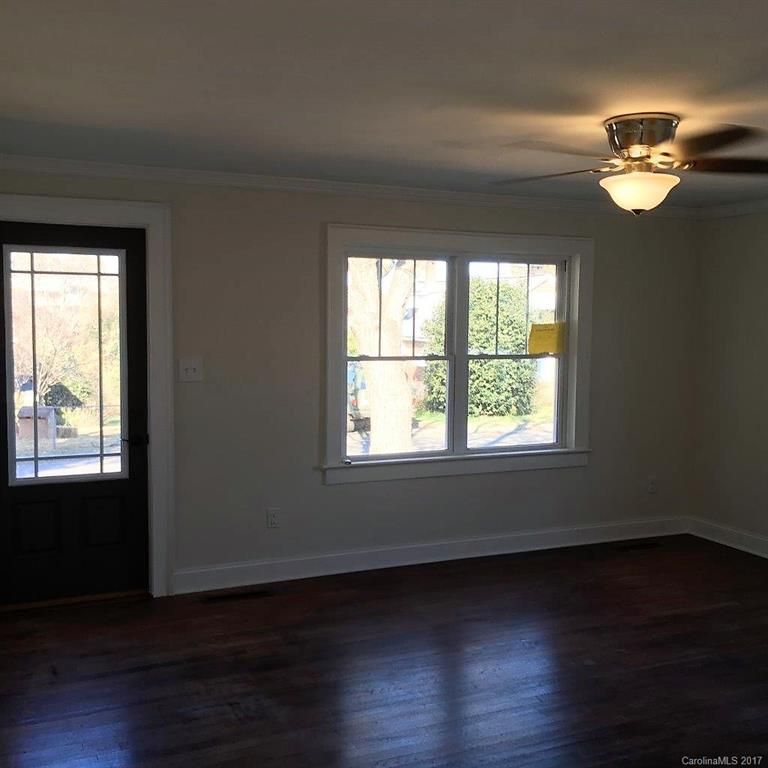 1058 3rd Street Dr NE, Hickory, NC 28601