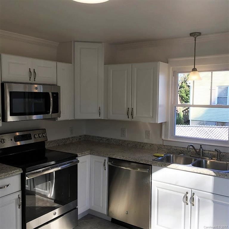 1058 3rd Street Dr NE, Hickory, NC 28601