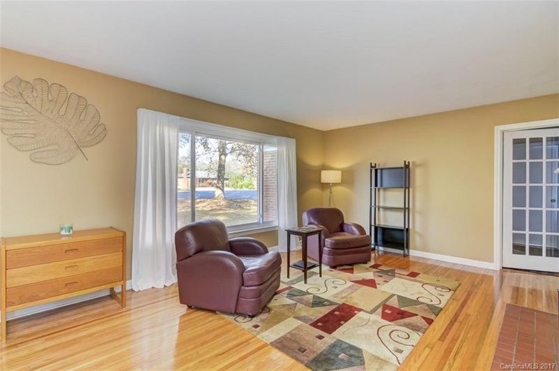 1144 W Dresden Dr, Charlotte, NC 28205