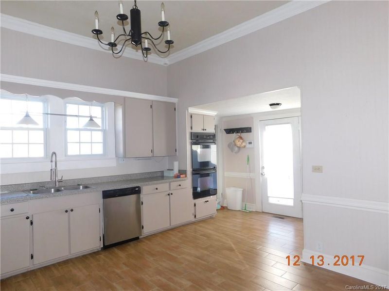 207 E 10th St, Kannapolis, NC 28083